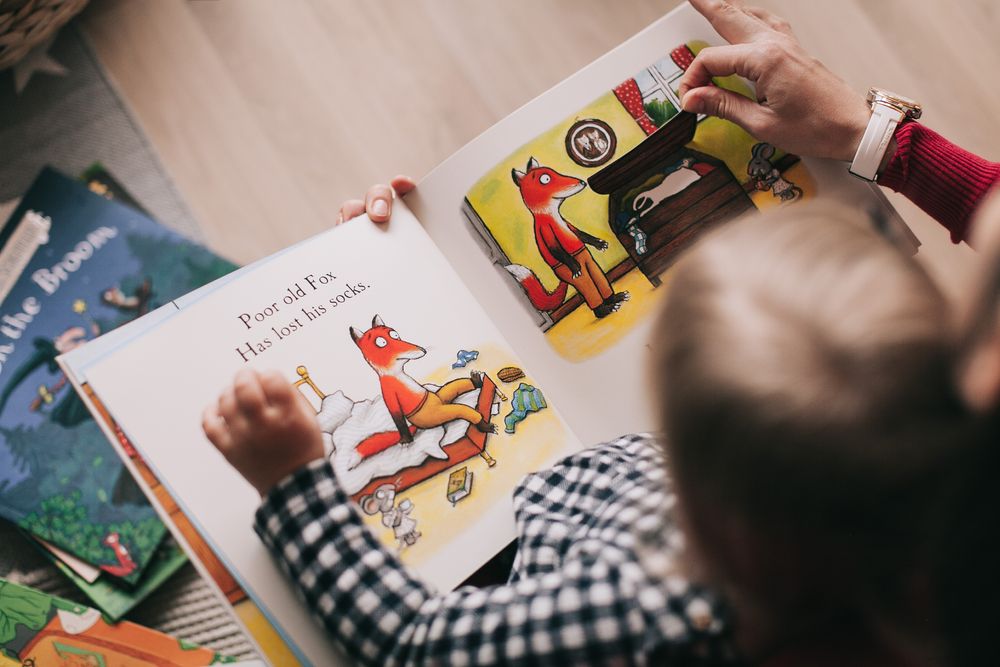Wspólne czytanie książki z ilustracjami